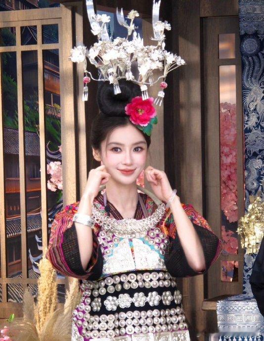 Angelababy民族服饰变装太绝了不止是好看，带着对非遗文化的尊重，传统纹样