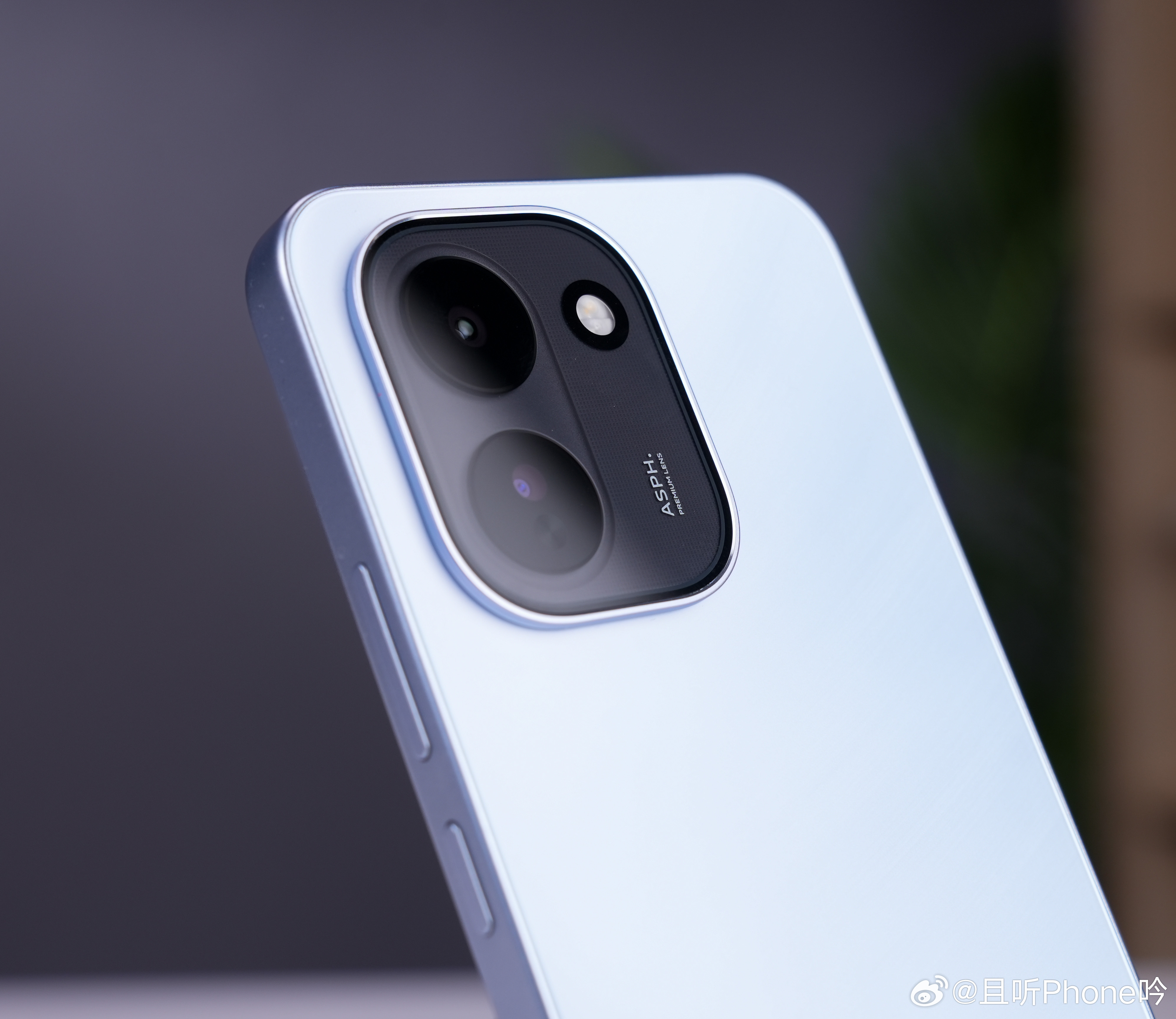 爱酷Z11真机实拍，这配色好看不？1.5K/165Hz 电竞屏+9020mAh 