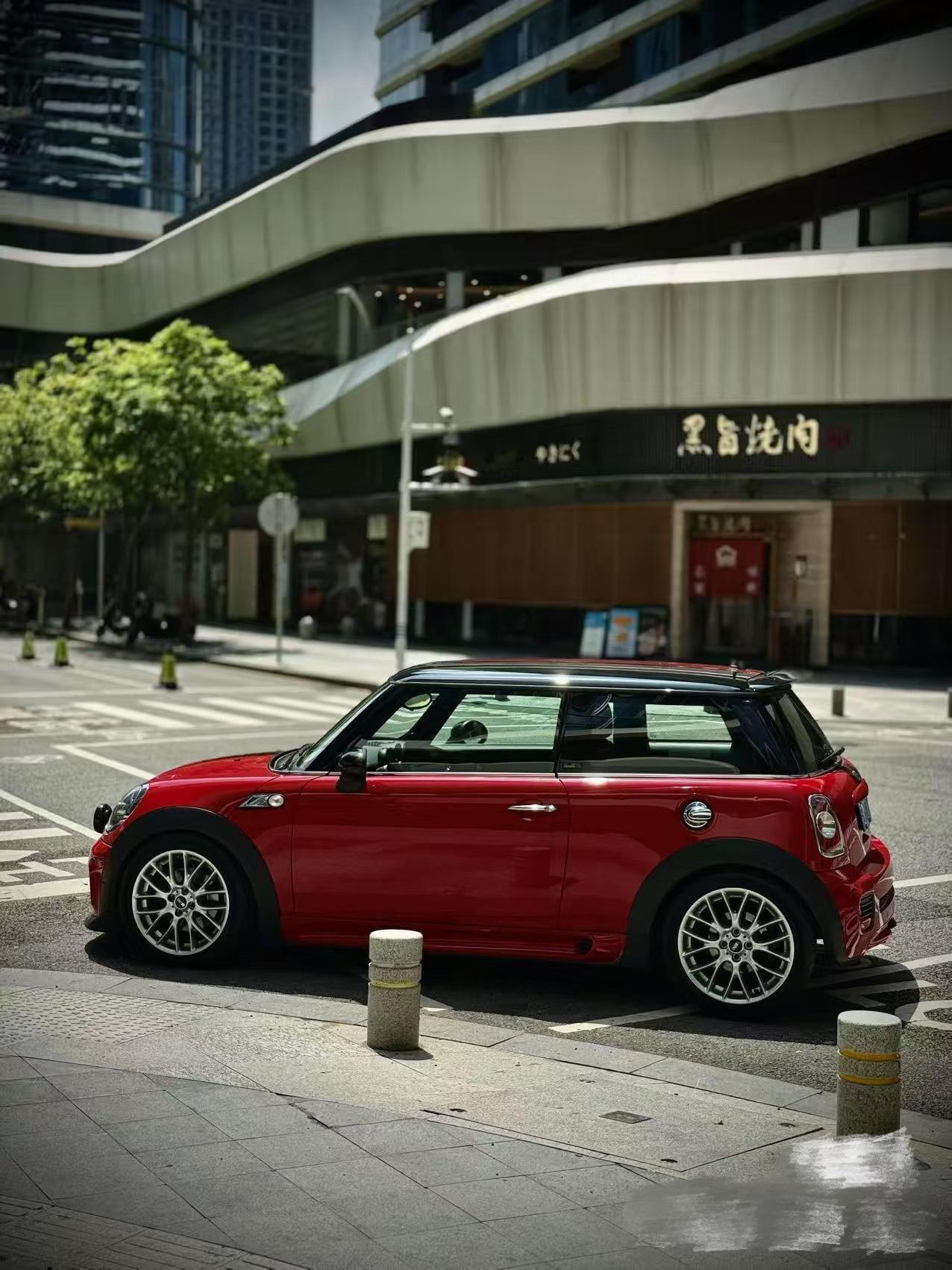 评论区看到当年家里那台R56 Mini Cooper S中国任务限量版在深圳被照