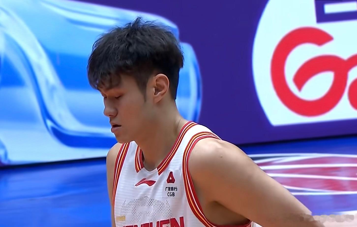 赛前谁能想到，半场结束，排名垫底一胜难求的四川男篮竟然以61比54领先深圳男篮7