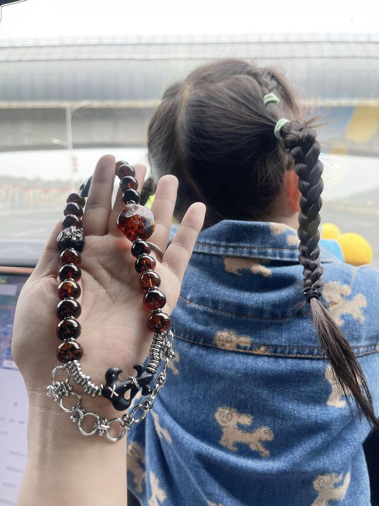抚顺琥珀手串改头换面 可以摇滚了原创手串