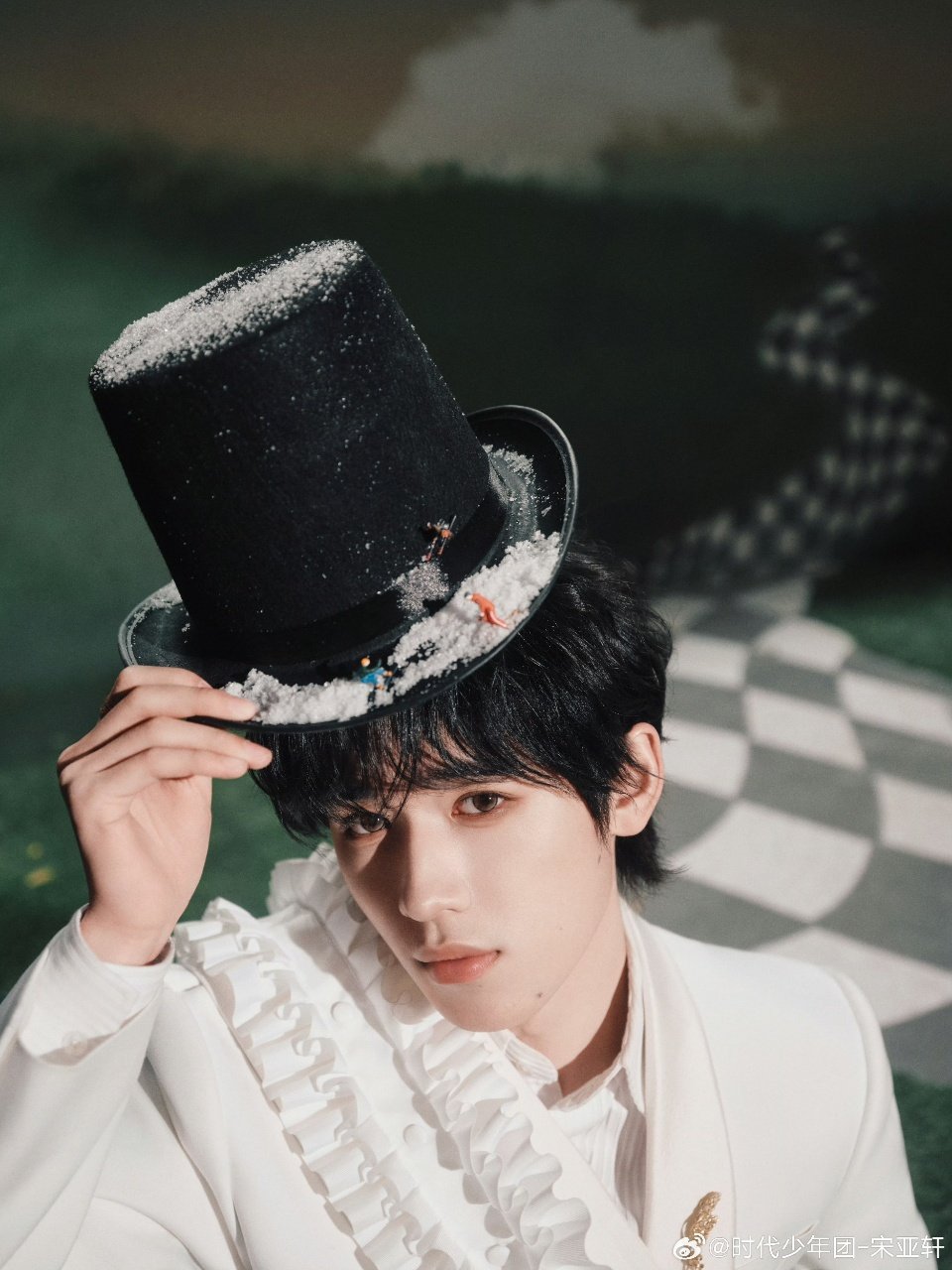 宋亚轩魔法王子宋亚轩纯白西装魔法师造型 宋亚轩魔法王子！ 