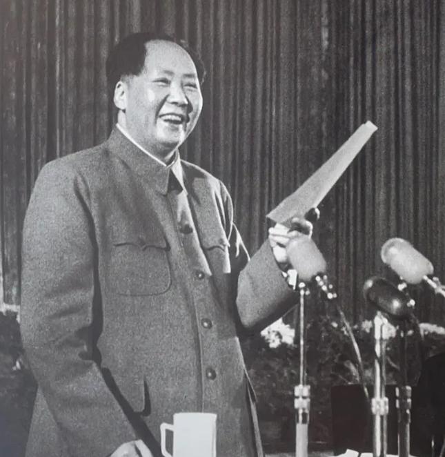 1955年，毛主席说：我们的目标是超过美国，时间也许是75年。这话当时听起来像什