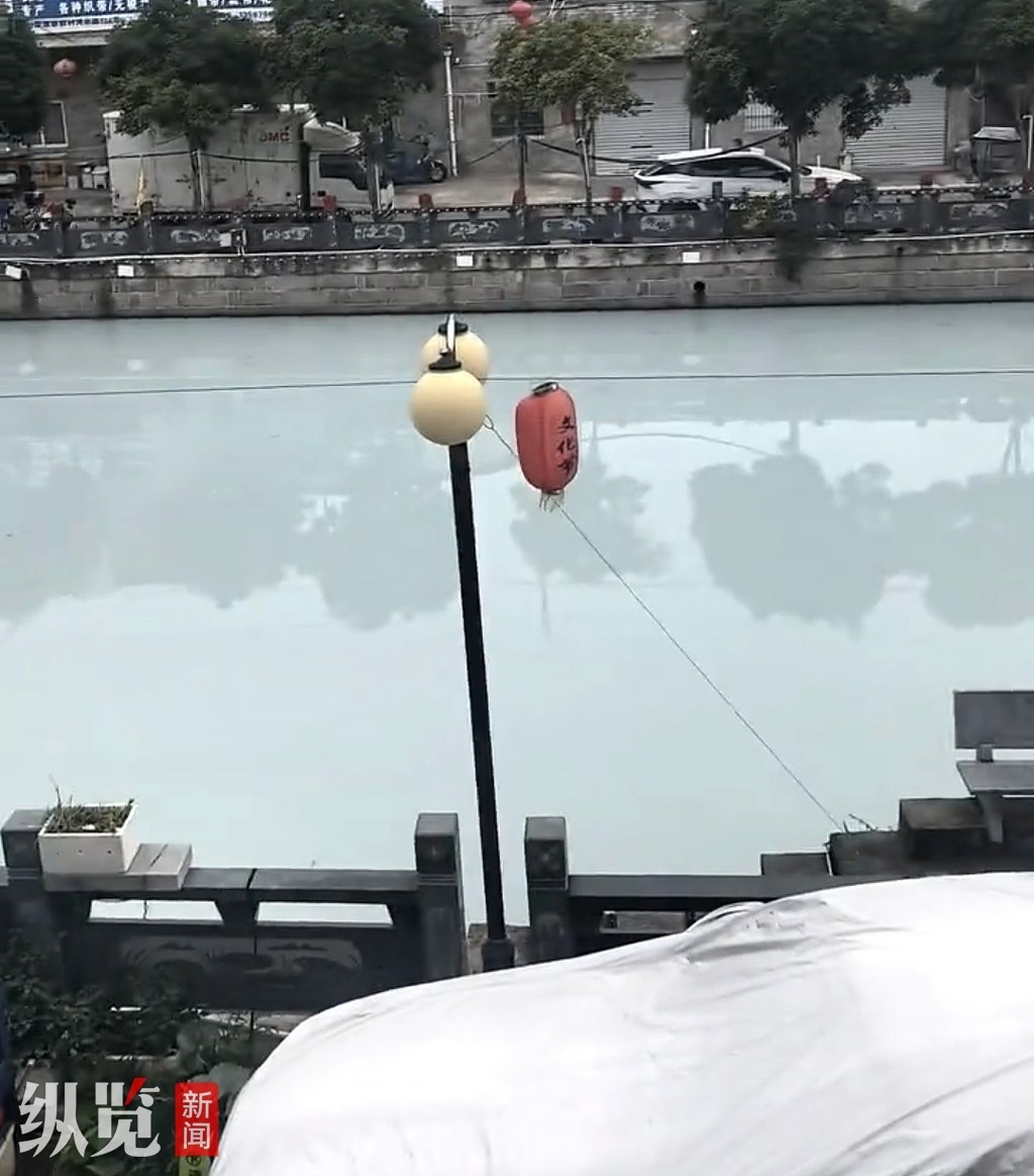 【“河流一夜变白”，浙江温州通报：企业胶水泄漏】#温州通报河流一夜变白# 据央视