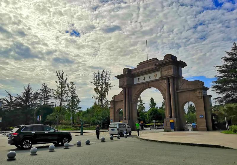 西南大学算是师范大学吗?西南大学虽然具有鲜明的农学基因，但是它还是教育部直属的六