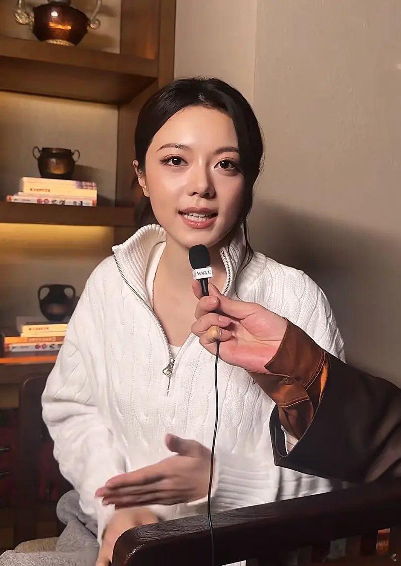 赵今麦的头被放大了多少倍 