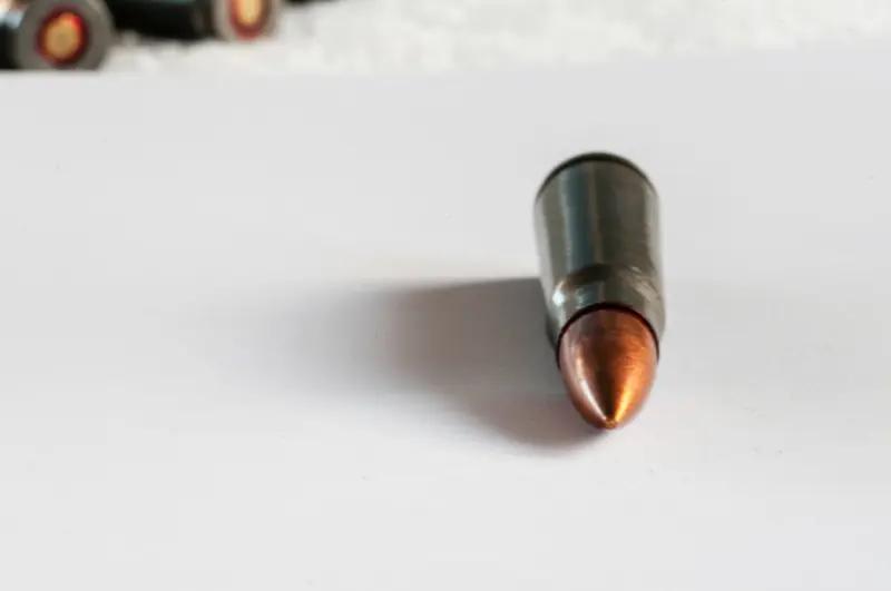 女子携带2枚子弹进入高铁站，其中1枚仍具击发可能性，被铁路警方当场查获！经查询为