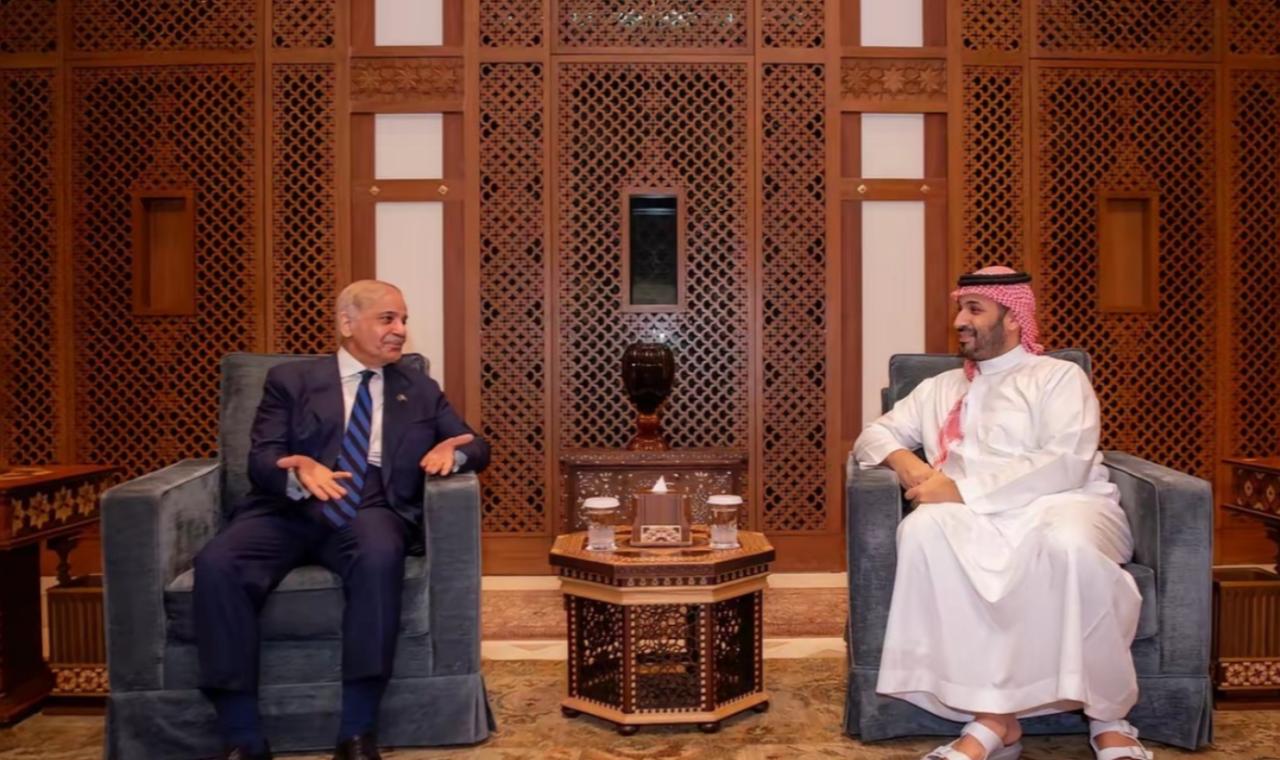 说出来你可能都不信，他这次去得有多急，前后就待了几个小时，跟小萨勒曼见完面，连一