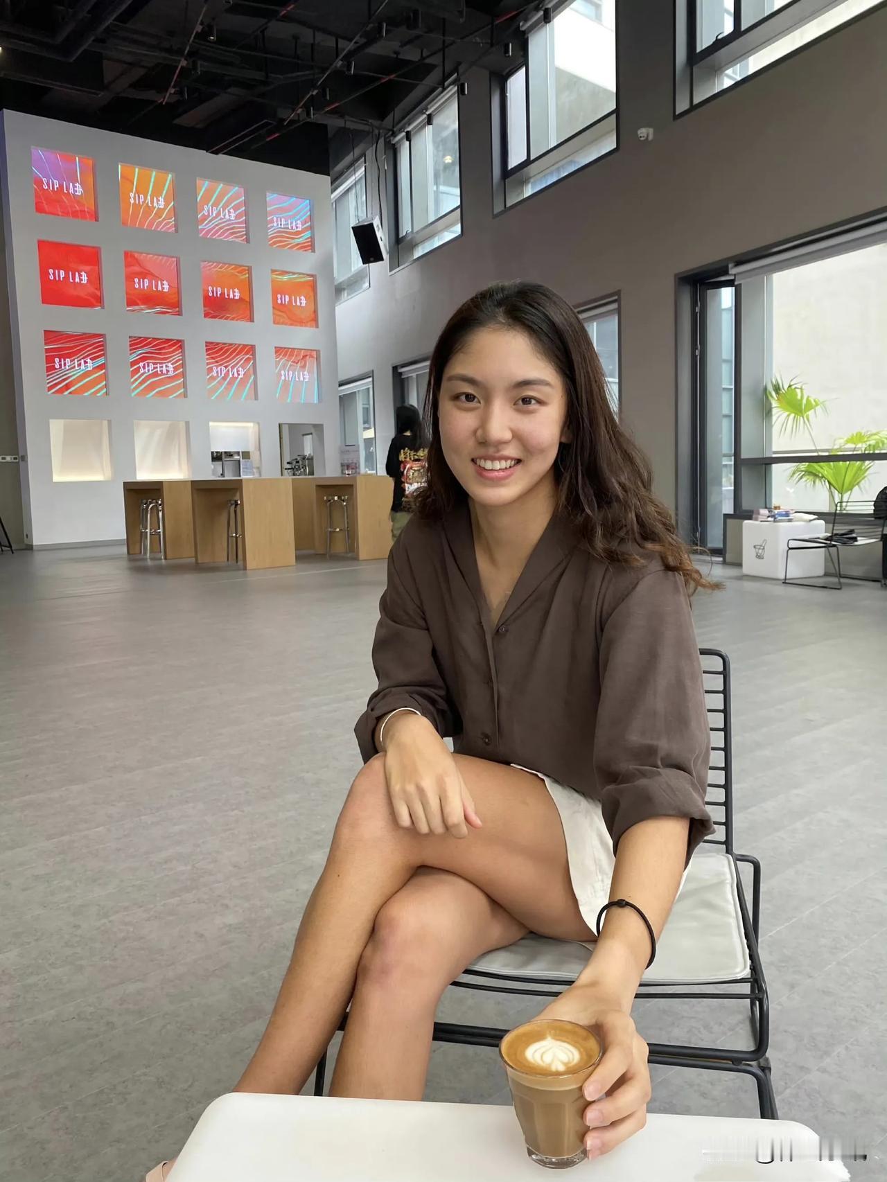 王欣瑜，生活照，一个几乎完美的美女网球运动员，拥有着甜美的长相，五官精致，棱角分