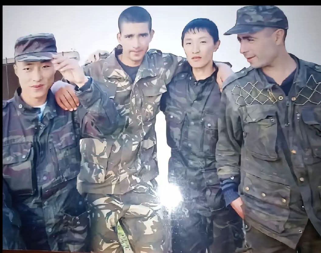 阿尔及利亚特种部队的朝鲜人民军教官，教授单兵作战技能和朝鲜国术（半岛传统武术）。