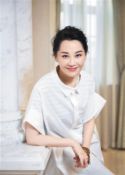 1997年，已有家室的富商刘波追求许晴，豪掷3000万买下北京一座四合院，作为他