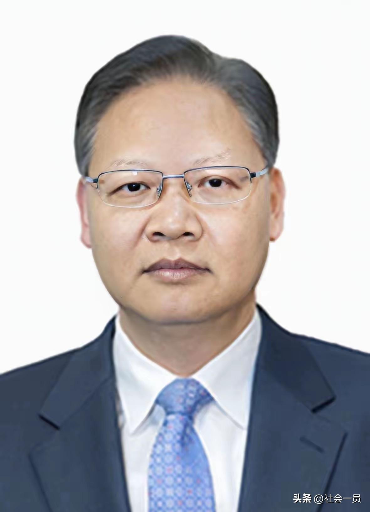大家也不要在那骂人家是卖国贼，放大把印度人进来了，你看这脸型眼睛嘴巴，长得太像印