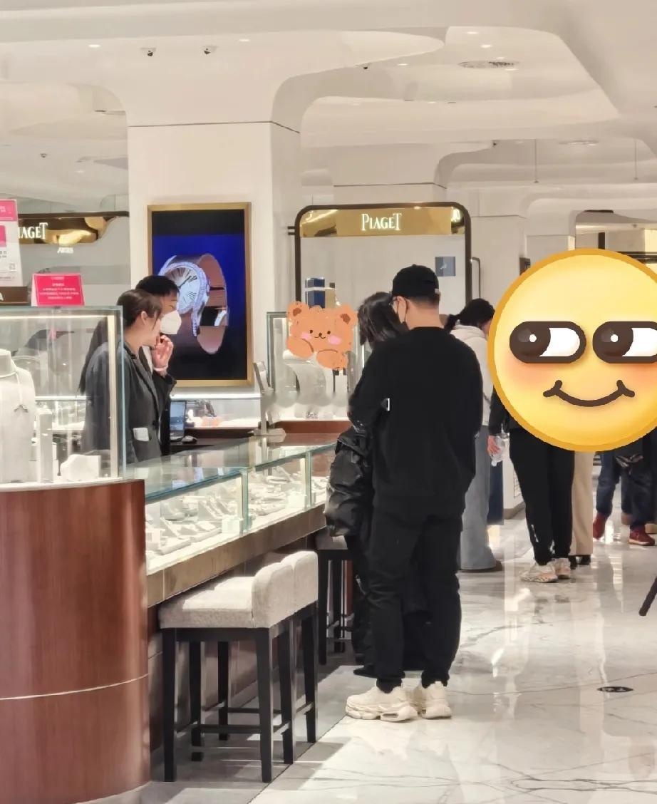 汪峰对森林北是真挺上心的，今年跨年陪着她过，元旦当天俩人还在北京商场被偶遇，汪峰