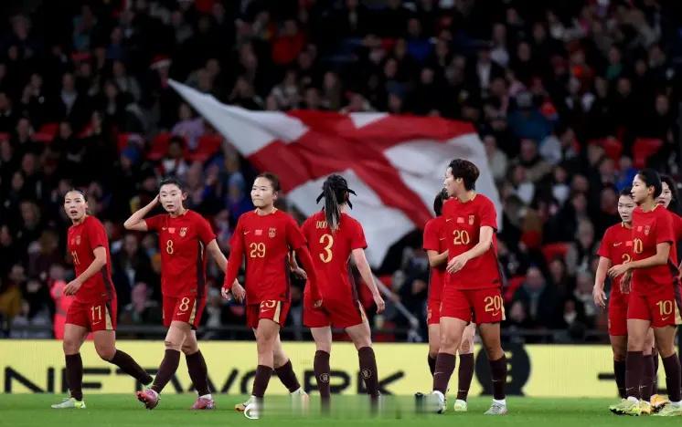 捂嘴？媒体人：足协要求必须正面报道中国女足，否则将封杀媒体中国女足 近日，中国女