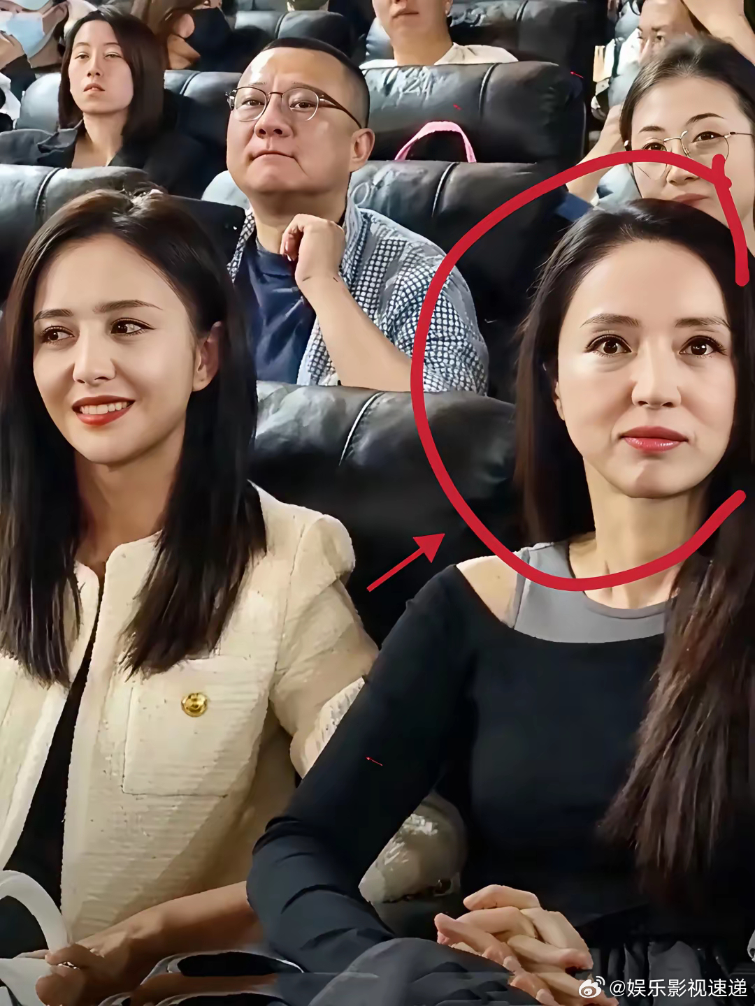 脸不会骗人​一张像30，一张像50，孩子还在场！​​同样是离婚带娃，佟丽娅看着像
