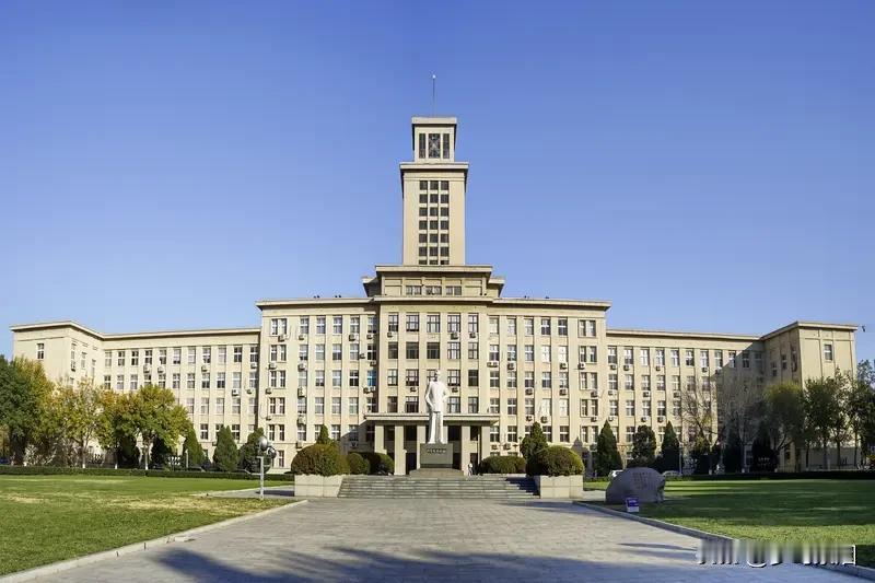 南开大学，以天津一区名为校名，却能成为985双一流，太不简单了
 
说起国内名校