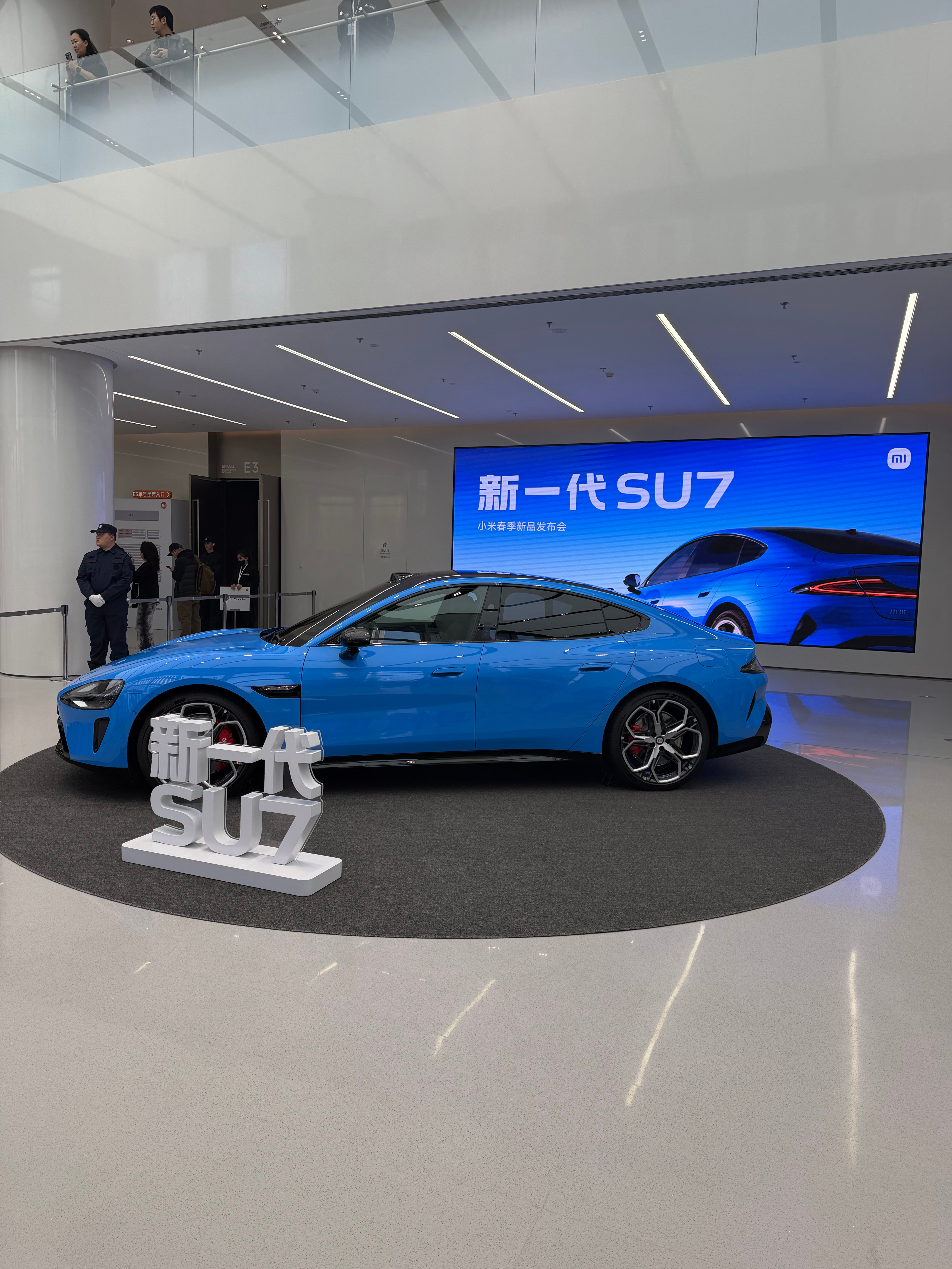 特意来的早点，占了个中间位置 其实产品本身小米早就公布完了，就看今晚的价格来，朋