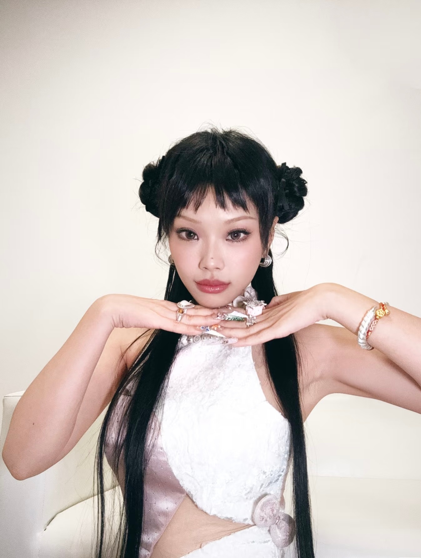 来看看万妮达的私藏潮玩什么来头万妮达新造型泰裤辣~和他晒的拽姐一模一样近期还现身