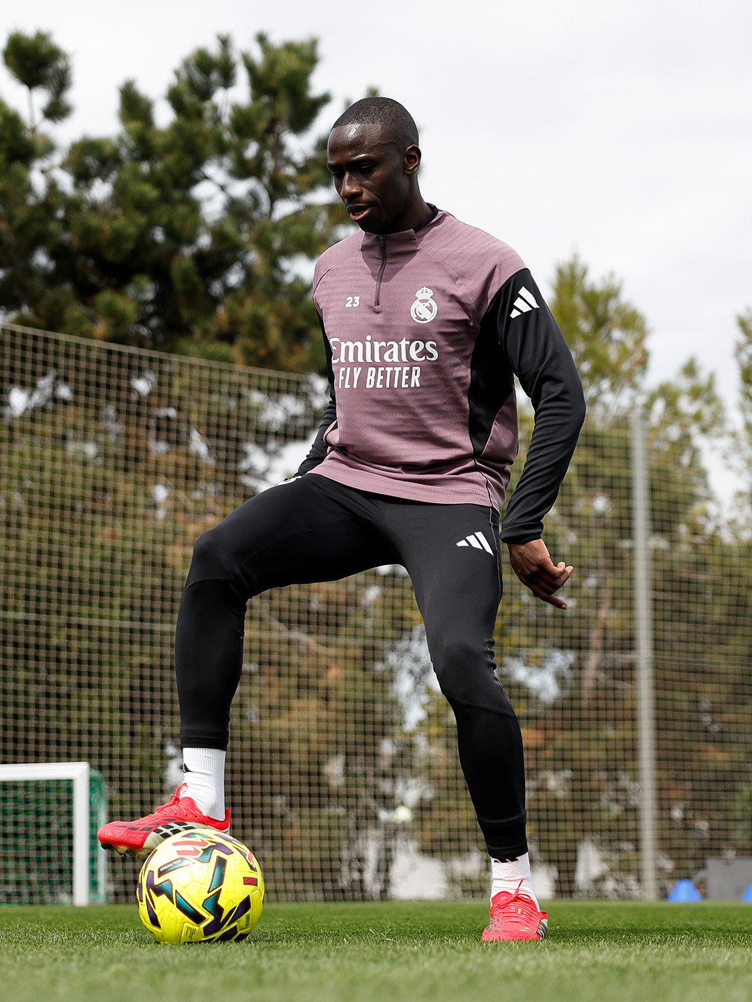 Rodra：米利唐已经通过体检，可以在接下来的比赛中上场。预计门迪将在10-14