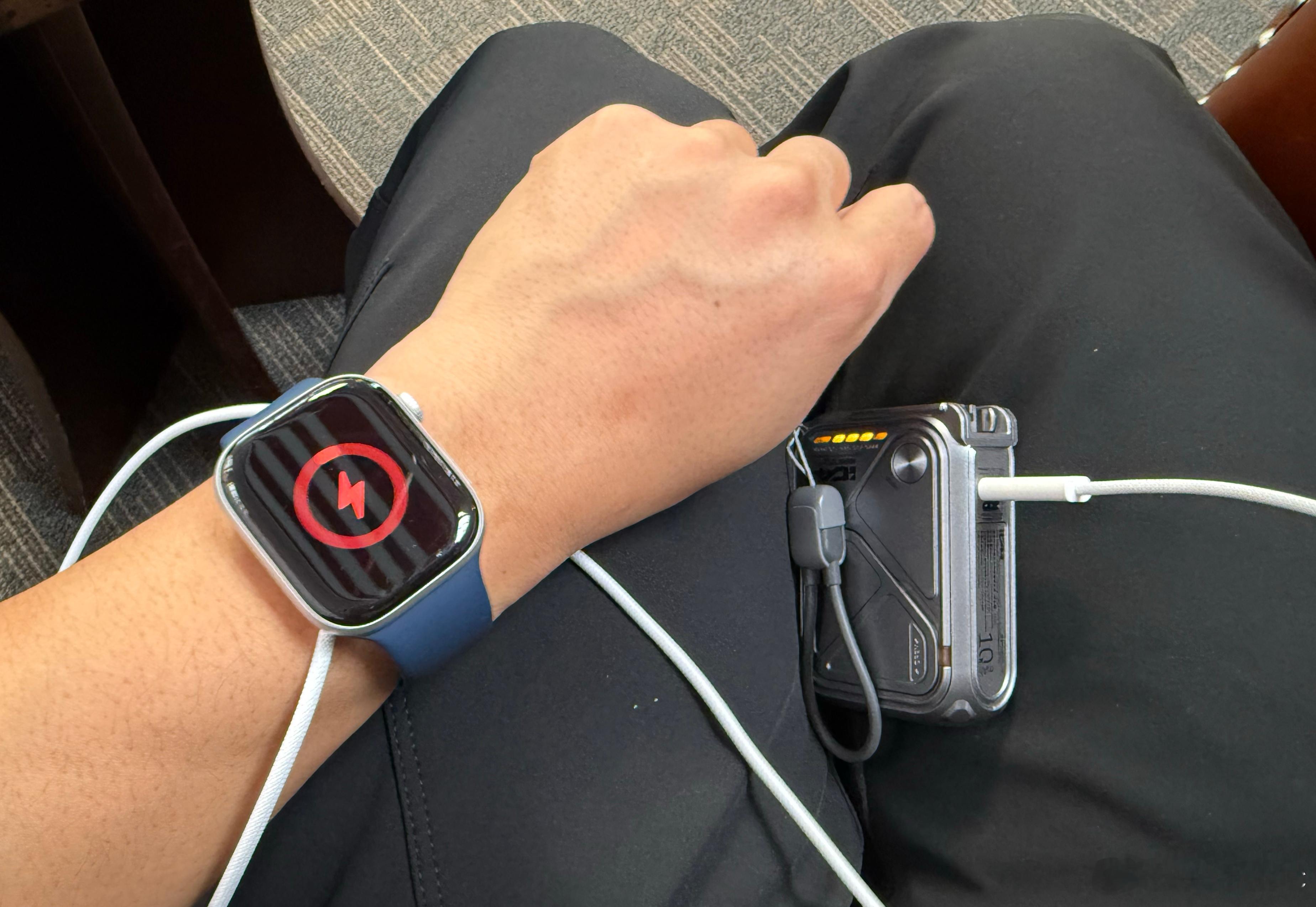 apple watch10续航依旧拉垮[笑cry]…  