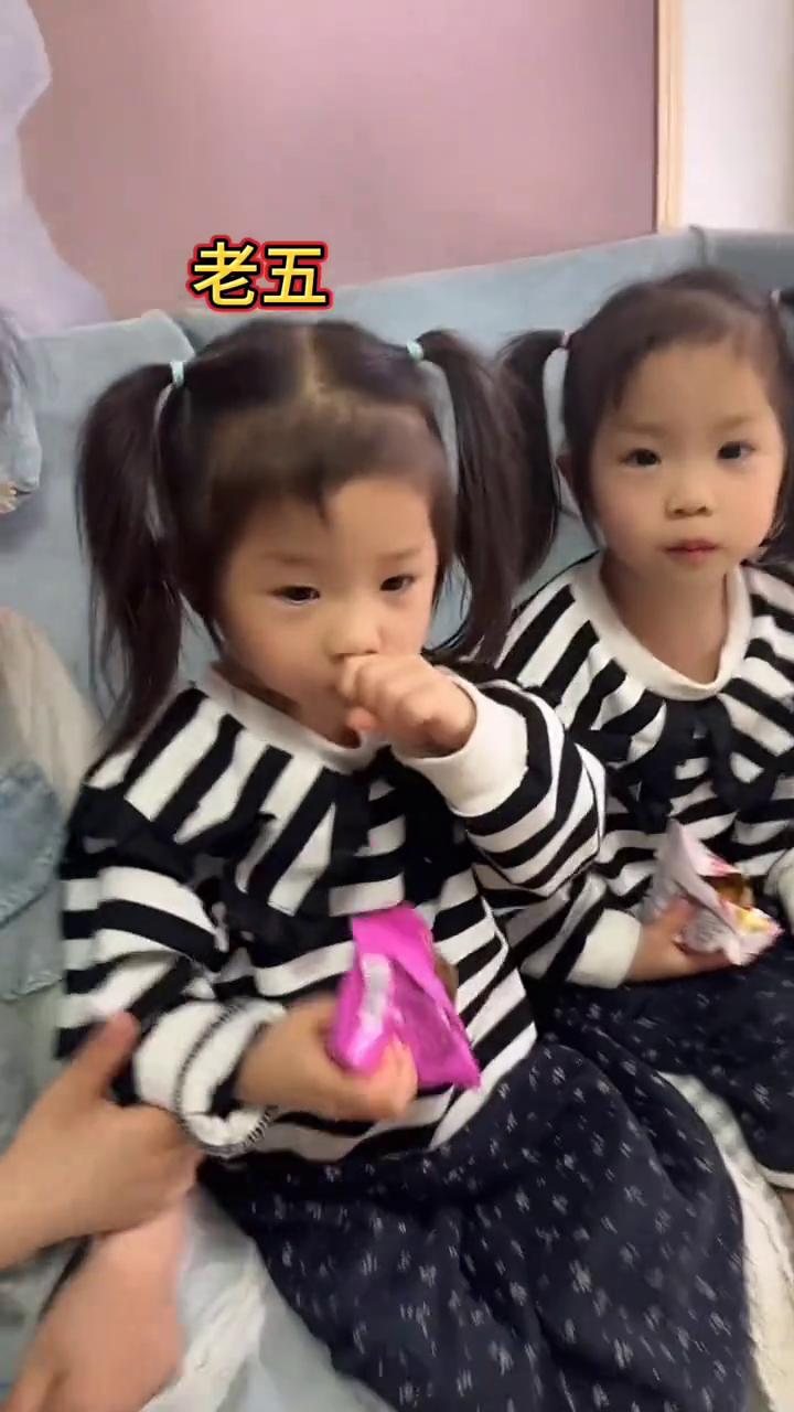 全村第一户不生儿子不罢休的结果。
老爸，我是老大，我是老二，我是老三，老五，老六