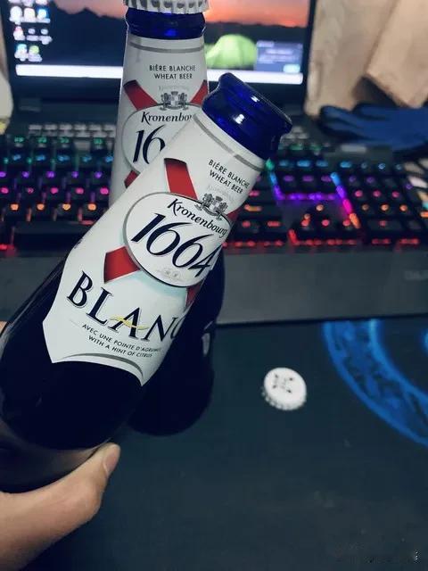 精酿啤酒这几年可太火啦！
我以前老喝工业啤水，那口感真是一言难尽。现在爱上精酿，