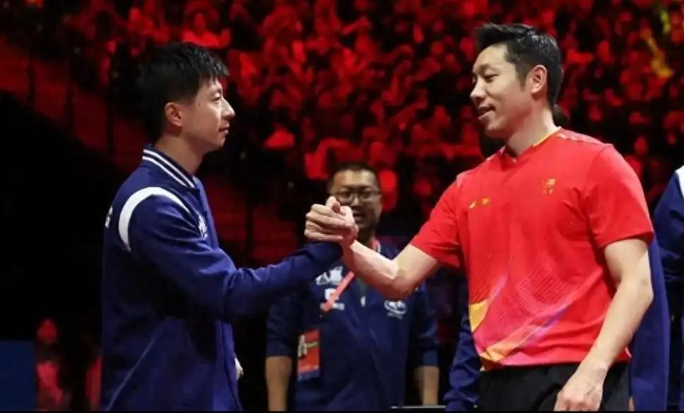 许昕太敢说了，
他说：
即便是巅峰时期的樊振东，
也只能够到80%的马龙，

马