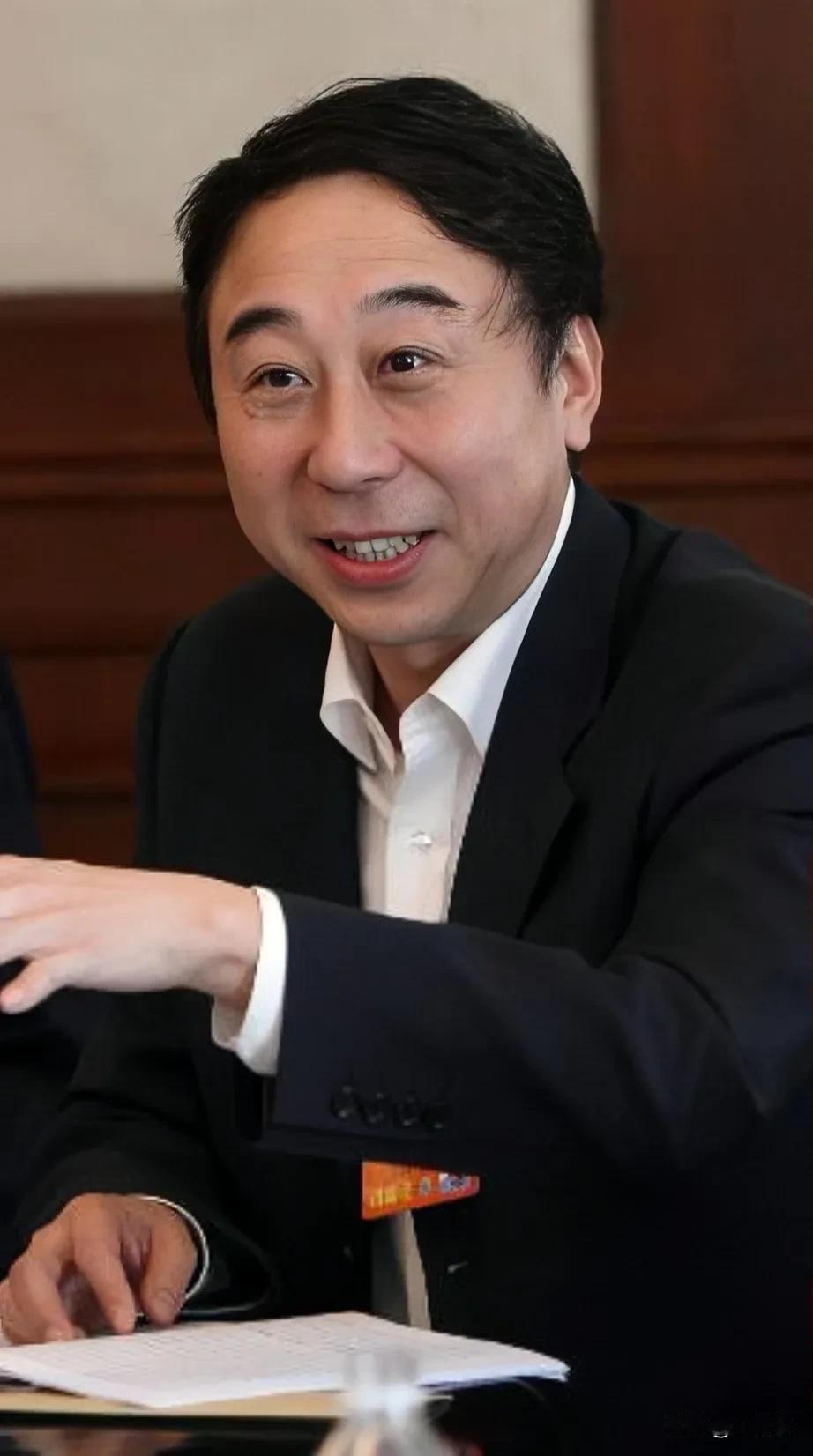 冯巩当选曲协主席好几天了，几个被网民误解的问题一一解答:

1.很多人说冯巩是“