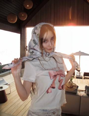 Angelababy蝴蝶结上衣Angelababy头巾照 Angelababy蝴