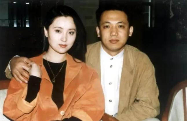 2006年，陈晓旭发现自己患上了乳腺癌，那时的她身家过亿，根本不缺钱，没想到，她