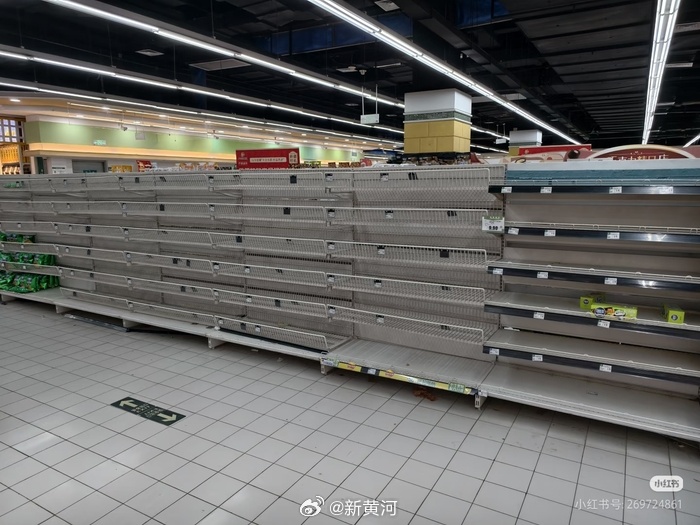 【#济南一华联超市官宣紧急闭店#，储值用户：我们的利益怎么办？】3月11日，北京