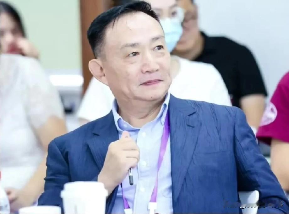 卢麒元这次真的料中了
不是因为他说了私有化的风险，也不是他点破资本套路，而是他早