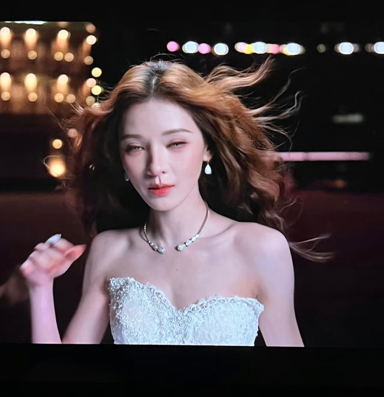 张予曦美晕了，像在拍广告大片 ​​​