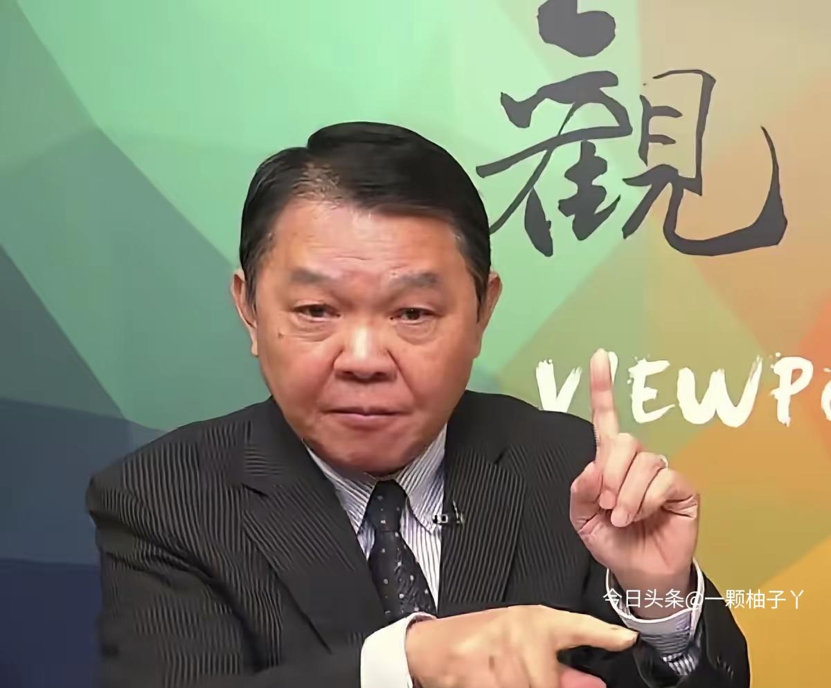 台湾前海军舰长黄征辉，堪称政论节目“真话担当”，开口就是“我告诉你们”的实在吐槽