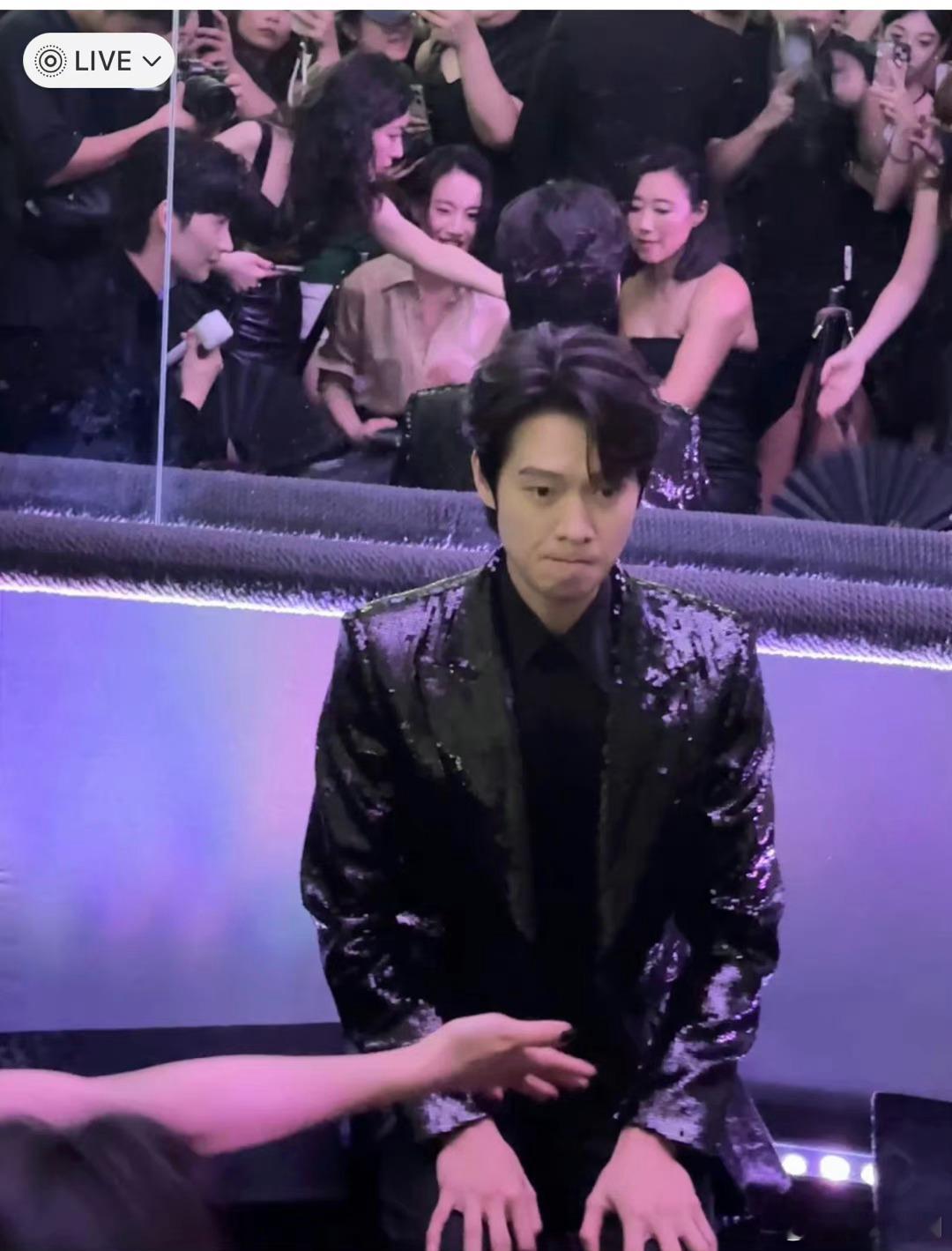 魏大勋还是别抿嘴了吧，越来越像河豚了 ​​​