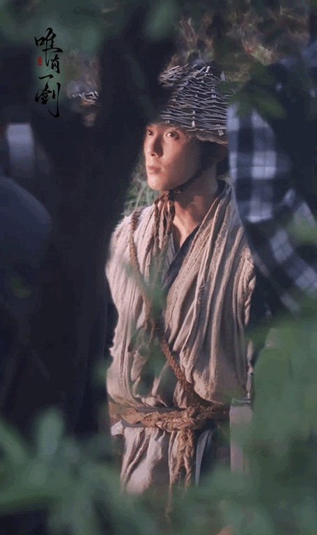 吴磊新剧路透大事很妙吴磊扑面而来的少年感仗剑走天涯不是说说的，吴磊这个造型一出来