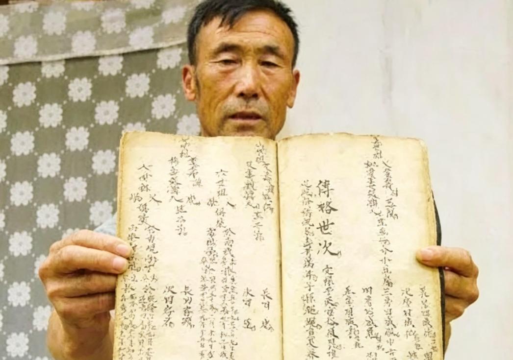 2005年深秋，甘肃农民李文生带着一本泛黄家谱和一枚印章前往北京社科院。李文生要
