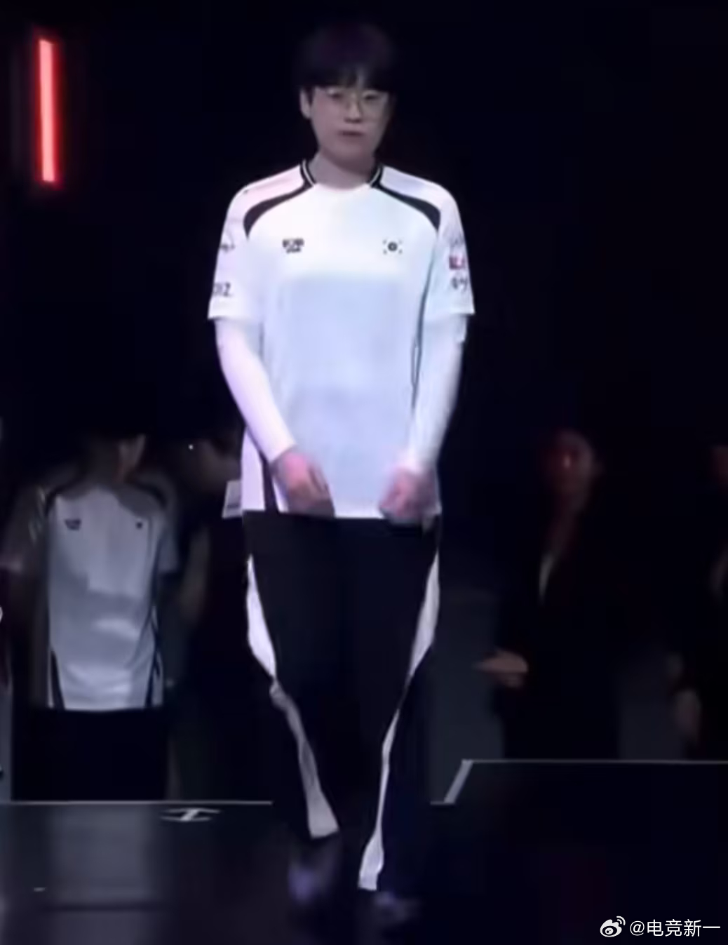 亚运会啊，没捞批捞什么事，捞批捞最后一届撤离了！扫帚这身材不赖[笑cry][笑c