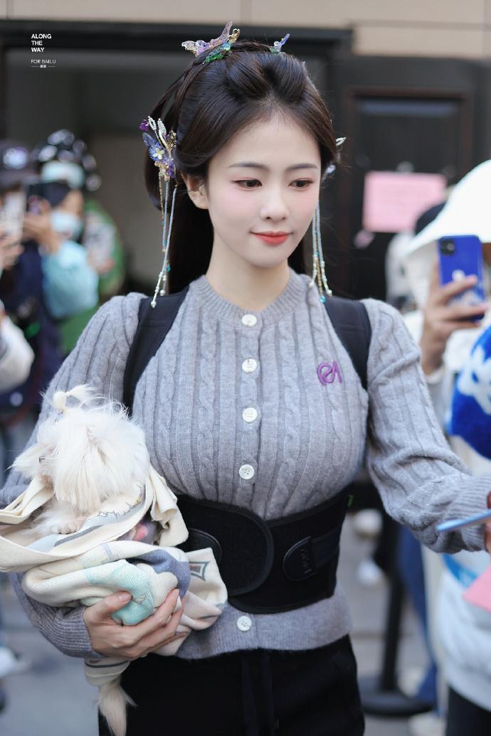 白鹿穿背背佳 