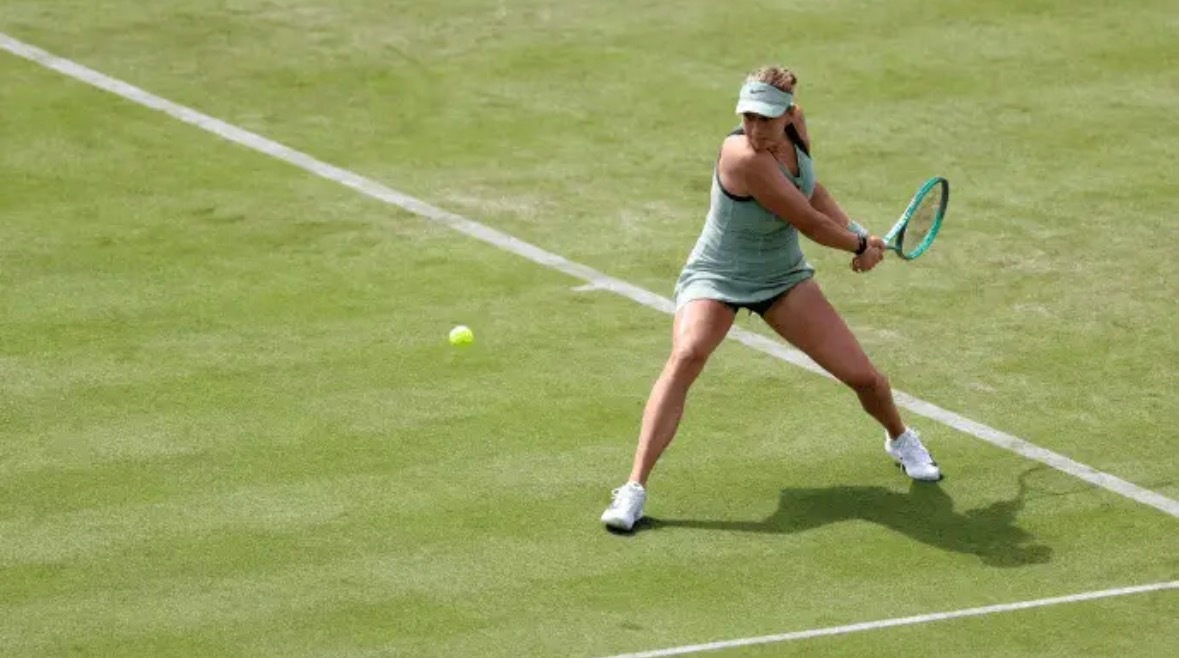 WTA500伦敦站第二轮，去年赛会亚军、2号种子阿尼西莫娃2-0轻取德国老将西格