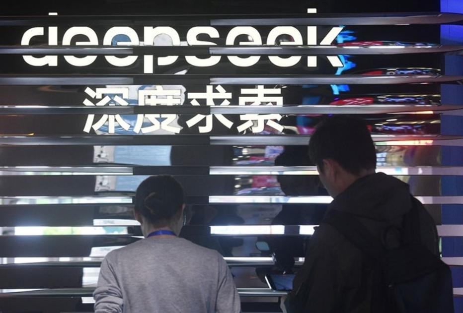 中美AI对决新战局！中国开源模型霸榜全球，谷歌前CEO警告美国将失守
 
12月