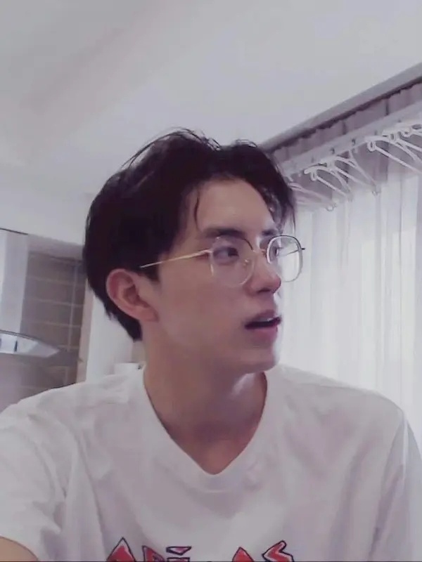 敖瑞鹏算不算txn贵替？俩人身高也挺像 