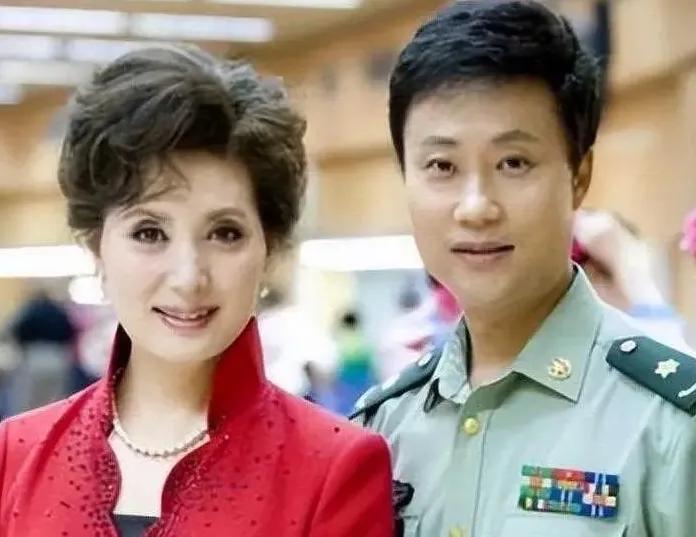 有些演员越老越美，真的是无法抵挡。你看左面的，当年扮演的水莲嫂子，只是漂亮，但没