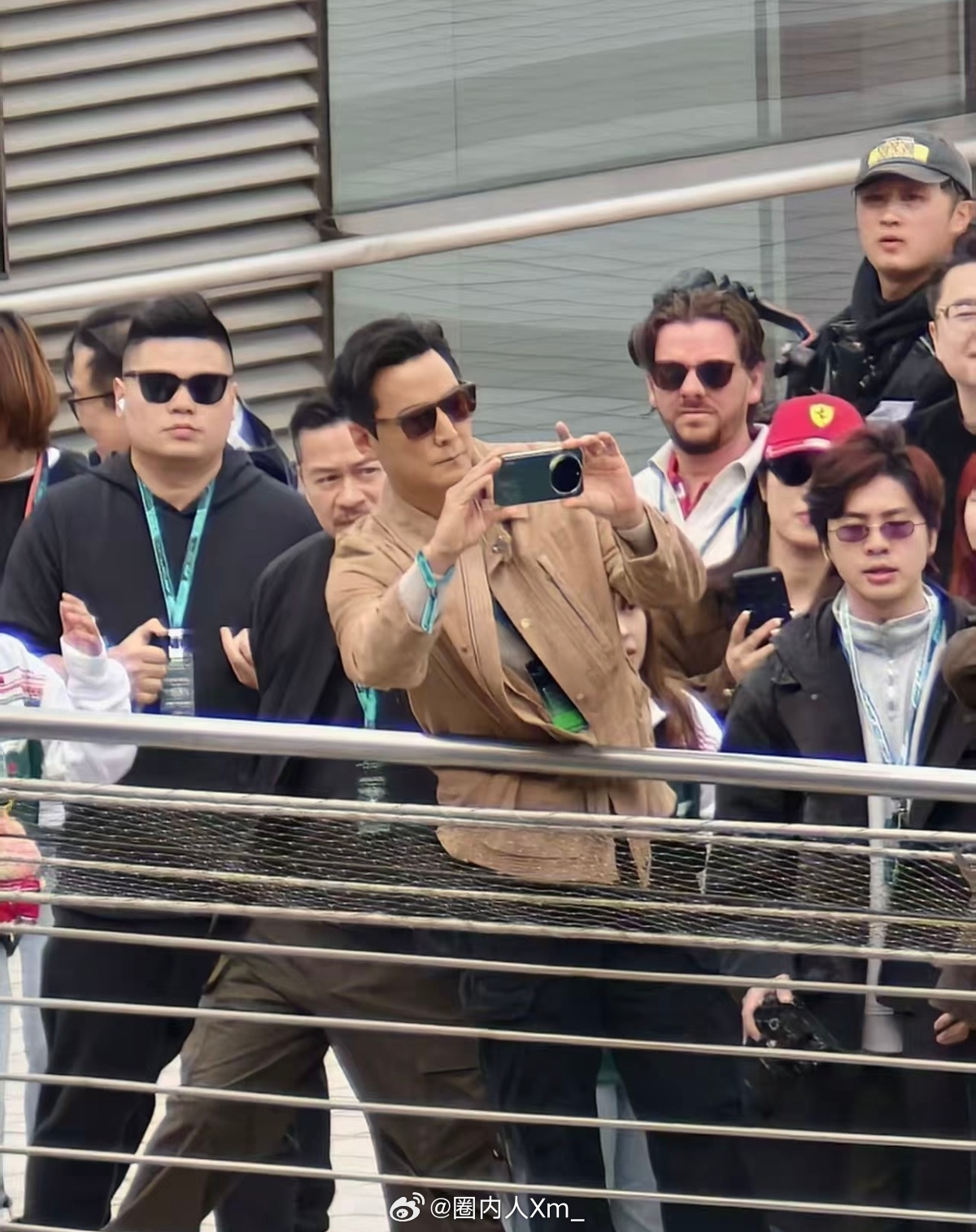 ‘收手吧，外面全是阿祖～’看的出来吴彦祖老师真的很喜欢小米17Ultra啊，他真