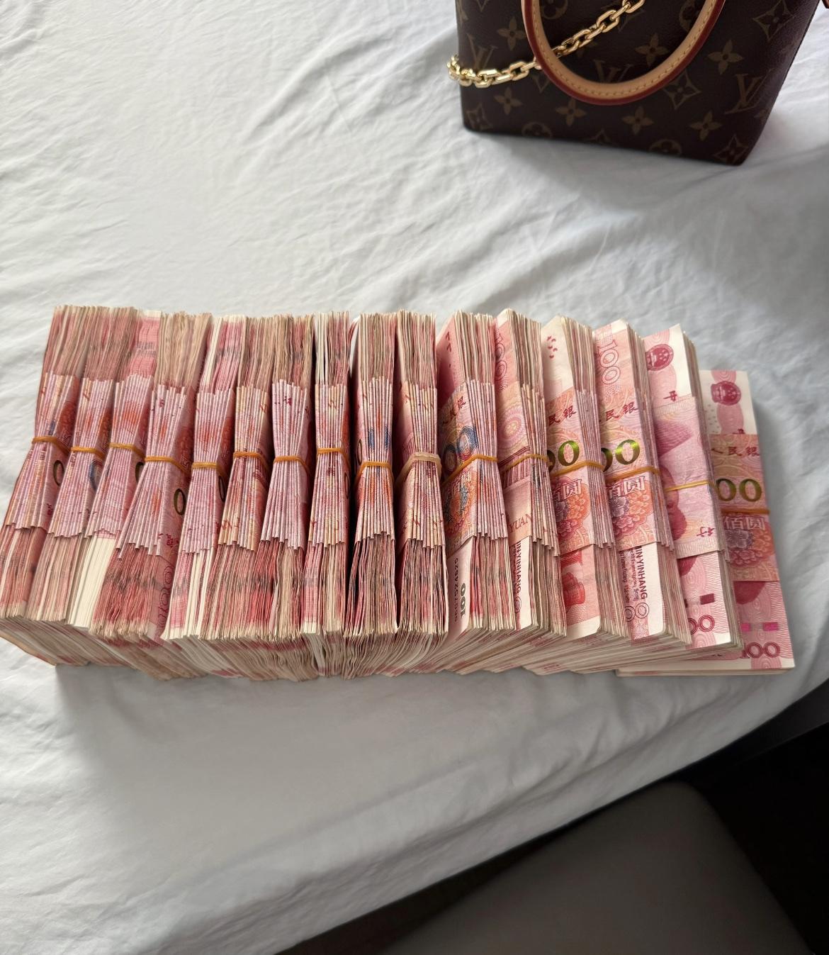 你发现没有，

很多没有存款的家庭都有一个共性。

不少人觉得20万存款不算什么