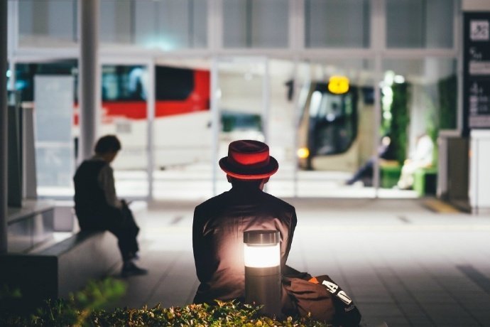 满脑子天真想法的人，在社会上吃点苦头也是好事。—— 东野圭吾 ​​​