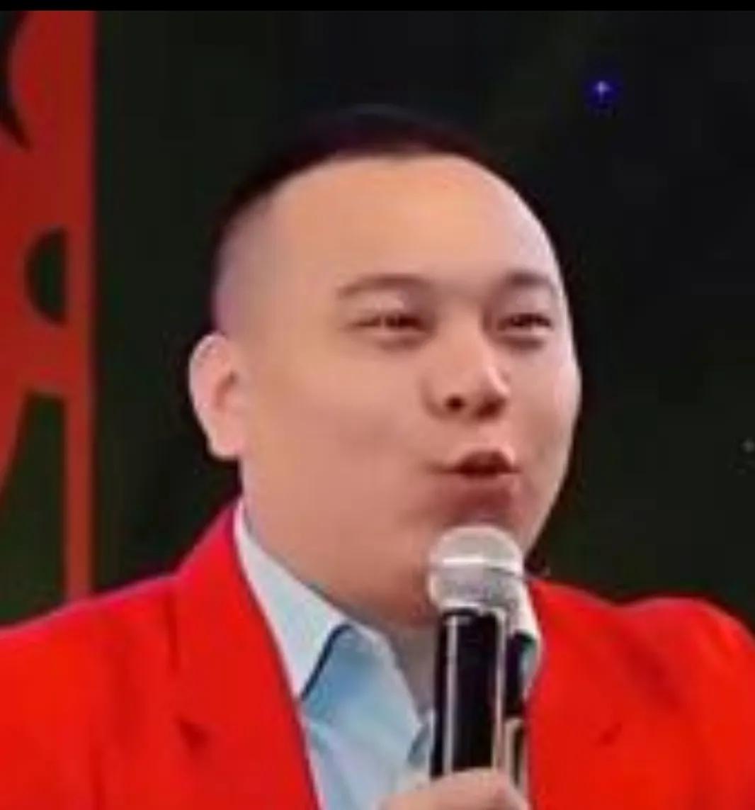 “田娃把洗浴池的鱼用塑料袋装着拿回家炸成鱼酱”的相关视频，让观众捧腹大笑。
  