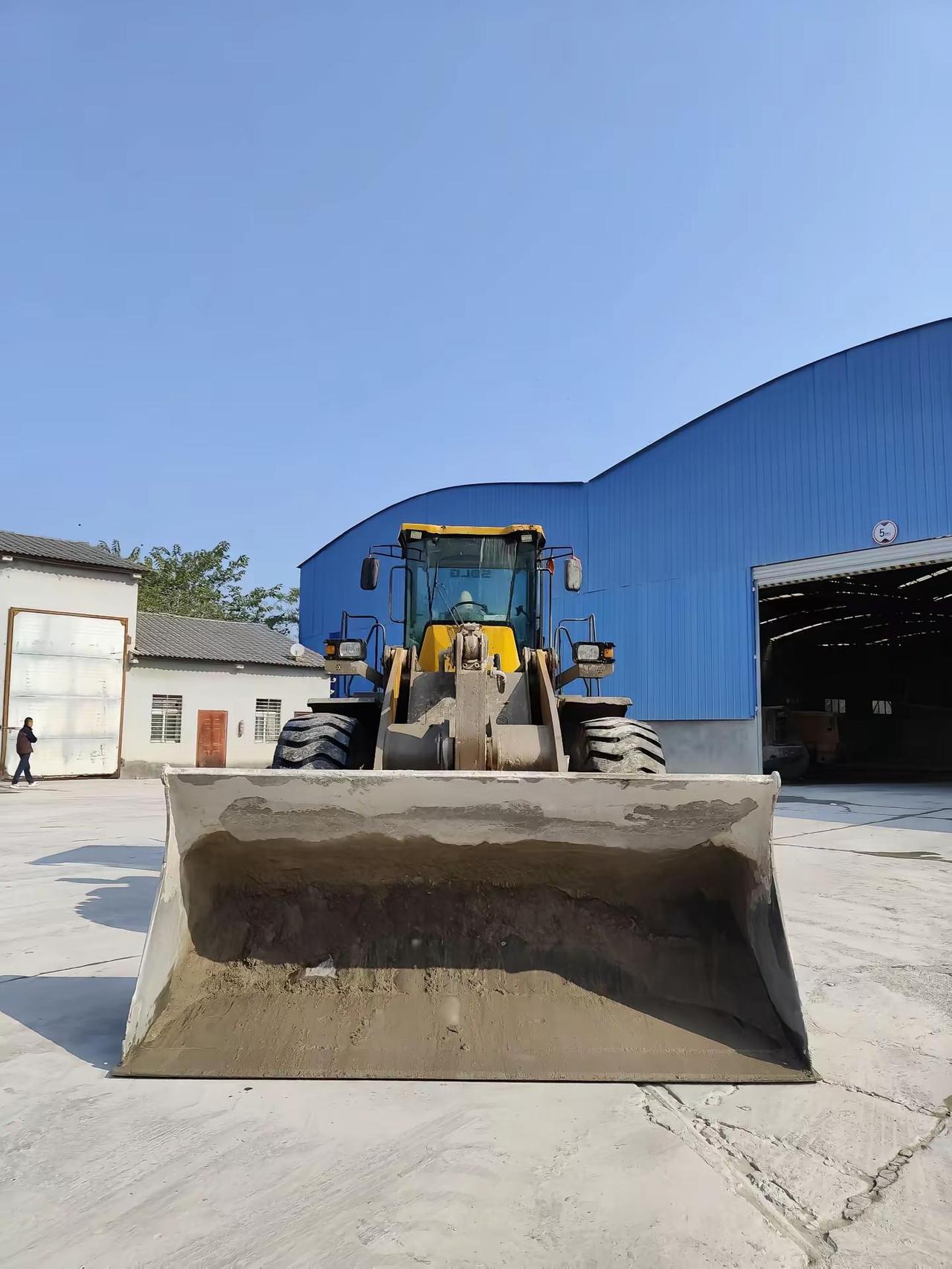 铲车工作视频 铲车装载机车间实拍 装载机体验 开铲车工作视频 工地装载机