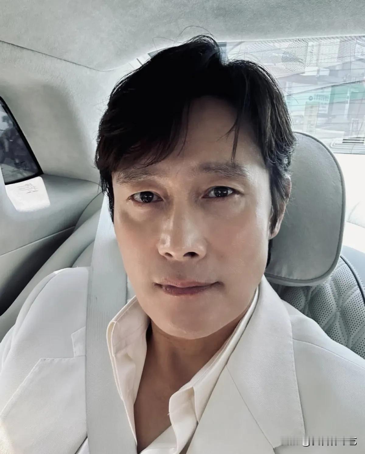 27日，演员李秉宪通过自己的Instagram上传了照片。公开的照片中，李秉宪在