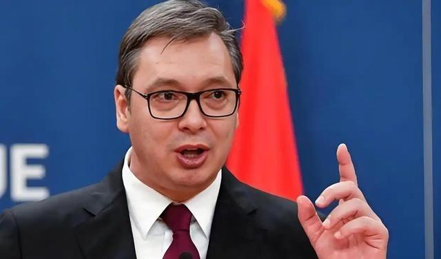 武契奇这次算是把天窗给捅了个稀碎，开完国家安全会议，对着镜头那叫一个直白：联合国